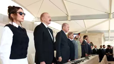 Cumhurbaşkanı Erdoğan, 8 Kasım Zafer Günü'nün kutlandığı tören alanında