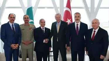 Cumhurbaşkanı Erdoğan, Pakistan Başbakanı Şahbaz Şerif ile Görüşme Gerçekleştirdi