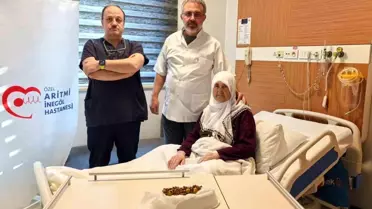 77 Yaşındaki Kadından 213 Taş Çıkarıldı