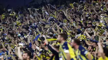 Dünya devinden Fenerbahçe'nin yıldızına teklif! Bir saniye düşünmeden yanıtladı