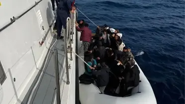 İzmir'de Bot Arızası, 64 Göçmen Kurtarıldı