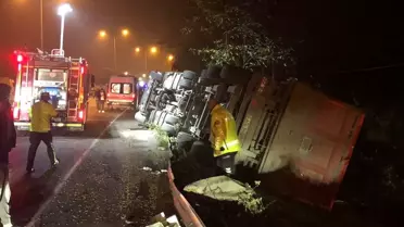 Bafra'da Tır Devrildi, Sürücü Yaralandı