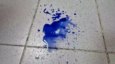 Pamuk şeker yedi, ağzı köpürerek kusmaya başladı! İşin aslı su dökünce ortaya çıktı