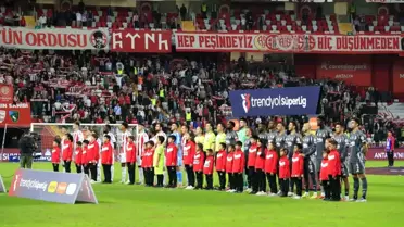 Antalyaspor - Beşiktaş Maçı Başladı