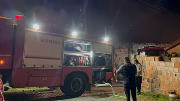 Müstakil evde korkutan yangın! Yan binaya da sıçradı