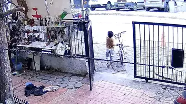 2 Yaşındaki Çocuktan Bisiklet Hırsızlığı