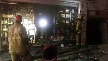 İzmir'de Cep Telefonu Aksesuar Mağazasında Yangın