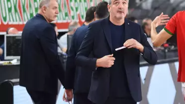 Karşıyaka'da Kriz: Antrenörle Yollar Ayrıldı