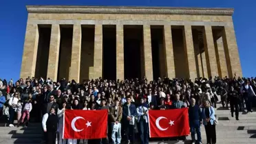 Balıkesirli Gençler, Atatürk'ü Anıtkabir'de Unutmadı