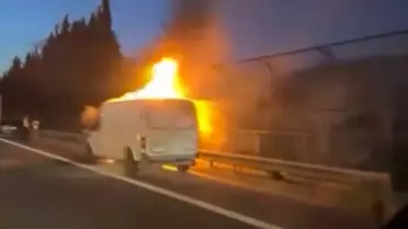 Beşiktaş'ta Minibüs Yangını