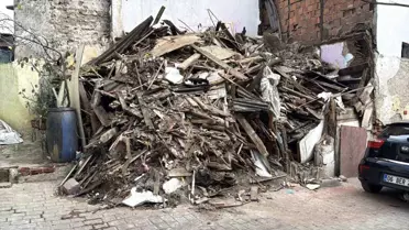 Beyoğlu'nda Metruk Bina Yıkıldı