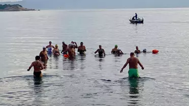 Datça'da Yüzücülerden Atatürk'e Saygı