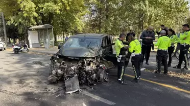 Gaziantep'te aydınlatma direğine çarpan sürücü yaralandı