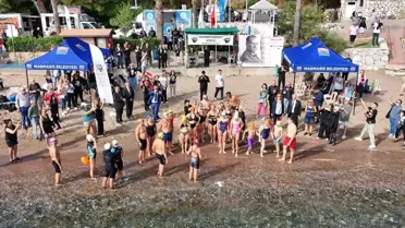 Marmaris'te Atatürk İçin Yüzme Etkinliği