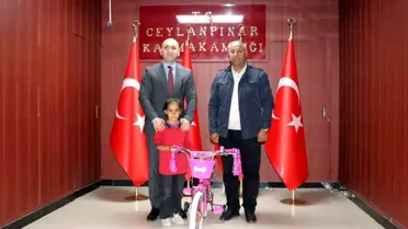 Minik Dilek'in Bayrak Sevgisi Takdir Topladı