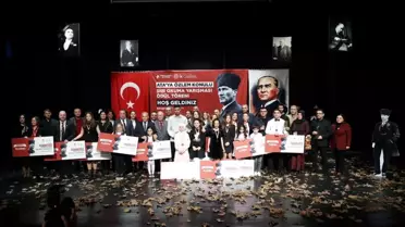 Ata'ya Özlem Şiir Okuma Yarışması'nda duygulu anlar yaşandı
