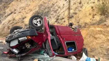 Bilecik'te Kamyonet Devrildi: 2 Yaralı