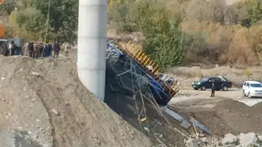 Diyarbakır'da viyadük inşaatında iskele çöktü! 2 işçi göçük altında, 4 yaralı var