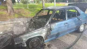 Eceabat'ta Alev Alan Otomobil Kullanılamaz Hale Geldi