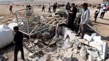 İsrail, Batı Şeria'da Filistinlilere Ait Yapıları Yıktı