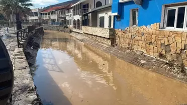 Foça'da Şiddetli Yağışlar Sorunları Büyüttü