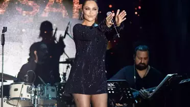 Hülya Avşar'dan yeni hamle: Sahnelerden iş dünyasına