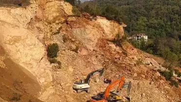 Taş ocağındaki göçüğün altında kalan kamyon şoförünün cansız bedenine ulaşıldı