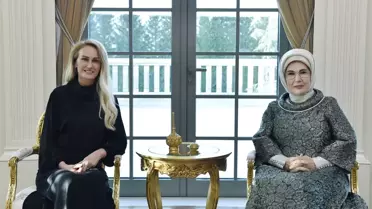 Emine Erdoğan, KKTC Cumhurbaşkanı'nın eşi ile bir araya geldi