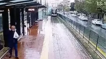 Tramvaya Yıldırım Düştü