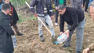 Anne ve Oğul Yan Yan Toprağa Verildi