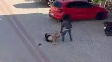 Annesiyle gönül ilişkisi olduğunu iddia ettiği kişiyi 22 bıçak darbesiyle öldürdü