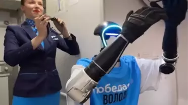 Robot Kabin Memuru Uçuşta