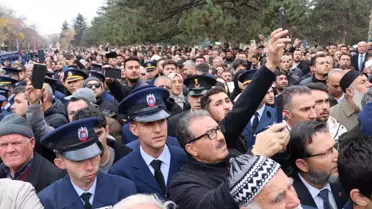 Şehit eşini, üniforması ile son yolculuğuna uğurladı