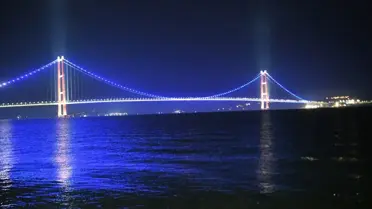 Dünya Diyabet Günü İçin Köprü Mavi Işıklarla Aydınlatıldı