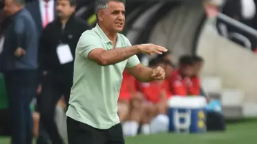 Hem teknik direktör hem de beden eğitimi öğretmeni! İnternetten izleyip futbolcu buluyor