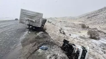 Şarampole devrilen TIR'ın şoförü yaralandı