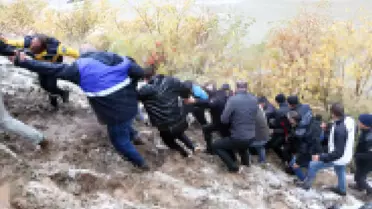 Zap Suyu'na yuvarlanan araçtaki 2 kişi hayatını kaybetti