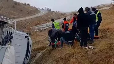 Elazığ'da Kamyonet Devriildi: 3 Yaralı