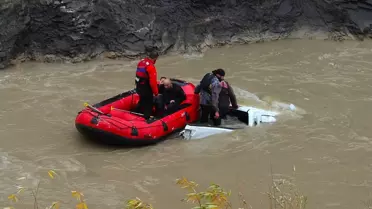Hakkari'de Uçurumdan Düşen Pikapta 4 Yaralı