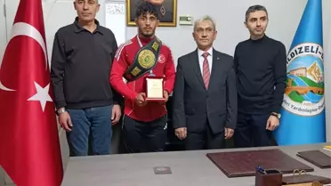 Karakucak Güreşleri Şampiyonu Coşkun Keleş Yıldızeli Derneği'ni Ziyaret Etti