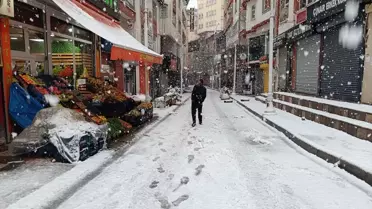 Yüksekova'da Karla Karışık Yağmur
