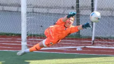 Beşiktaş, Galatasaray'ın da ilgilendiği 16'lık genç kaleciyi deneme antrenmanlarına aldı