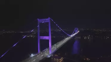 Fatih Sultan Mehmet Köprüsü Mor Işıklarla Aydınlatıldı