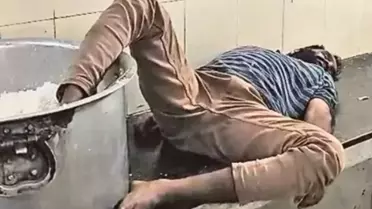 Öğrenci yurdunda çalışan sarhoş bekçi ayağı pirinç kazanı içinde uyurken yakalandı