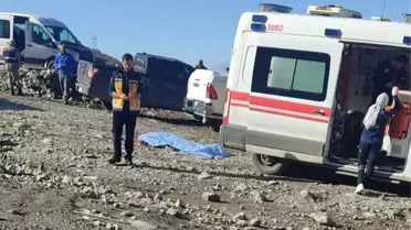 Elazığ'da Kamyonet Baraj Gölüne Düştü