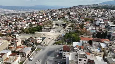 İzmir'de onlarca evde çatlak! Korkutan görüntünün nedeni deprem değil