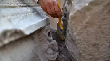 Kastabala Antik Kenti'nde 5 Yeni Mask Kabartması Bulundu
