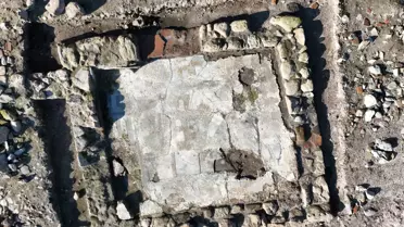 Sapanca Gölü'nde Tarihi Yapı Ortaya Çıktı