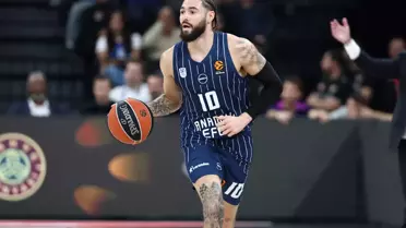 Anadolu Efes, Barcelona'yı 74-73 Yendi