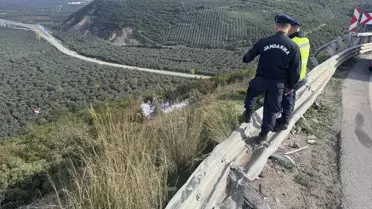 İznik'te Kağıt Yüklü Kamyon Devrildi: 2 Ölü